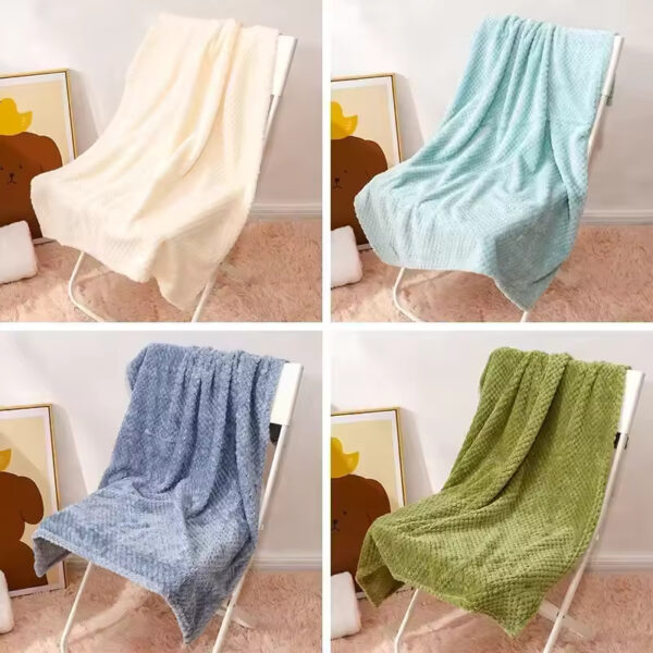 Fluffy and Soft Dog Blanket, Warm Pet Bed in Winter - Image 2